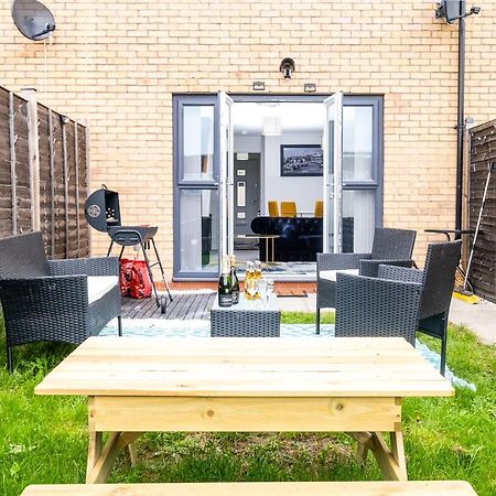 Luxury 2 Bed House City Centre ✘ Bbq & Garden ☆ Family Friendly→ Swingball & Outdoor Furniture - Free Parking → With 50 Inch Smart Tv, Free Netflix & Wifi ✘ Comfy Seating Area - By Maevela 버밍엄 외부 사진