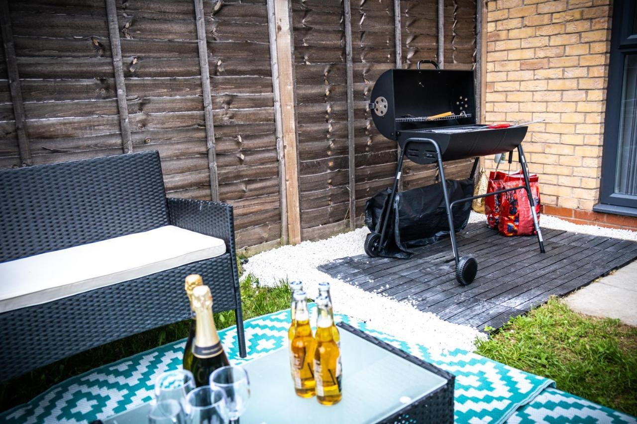 Luxury 2 Bed House City Centre ✘ Bbq & Garden ☆ Family Friendly→ Swingball & Outdoor Furniture - Free Parking → With 50 Inch Smart Tv, Free Netflix & Wifi ✘ Comfy Seating Area - By Maevela 버밍엄 외부 사진