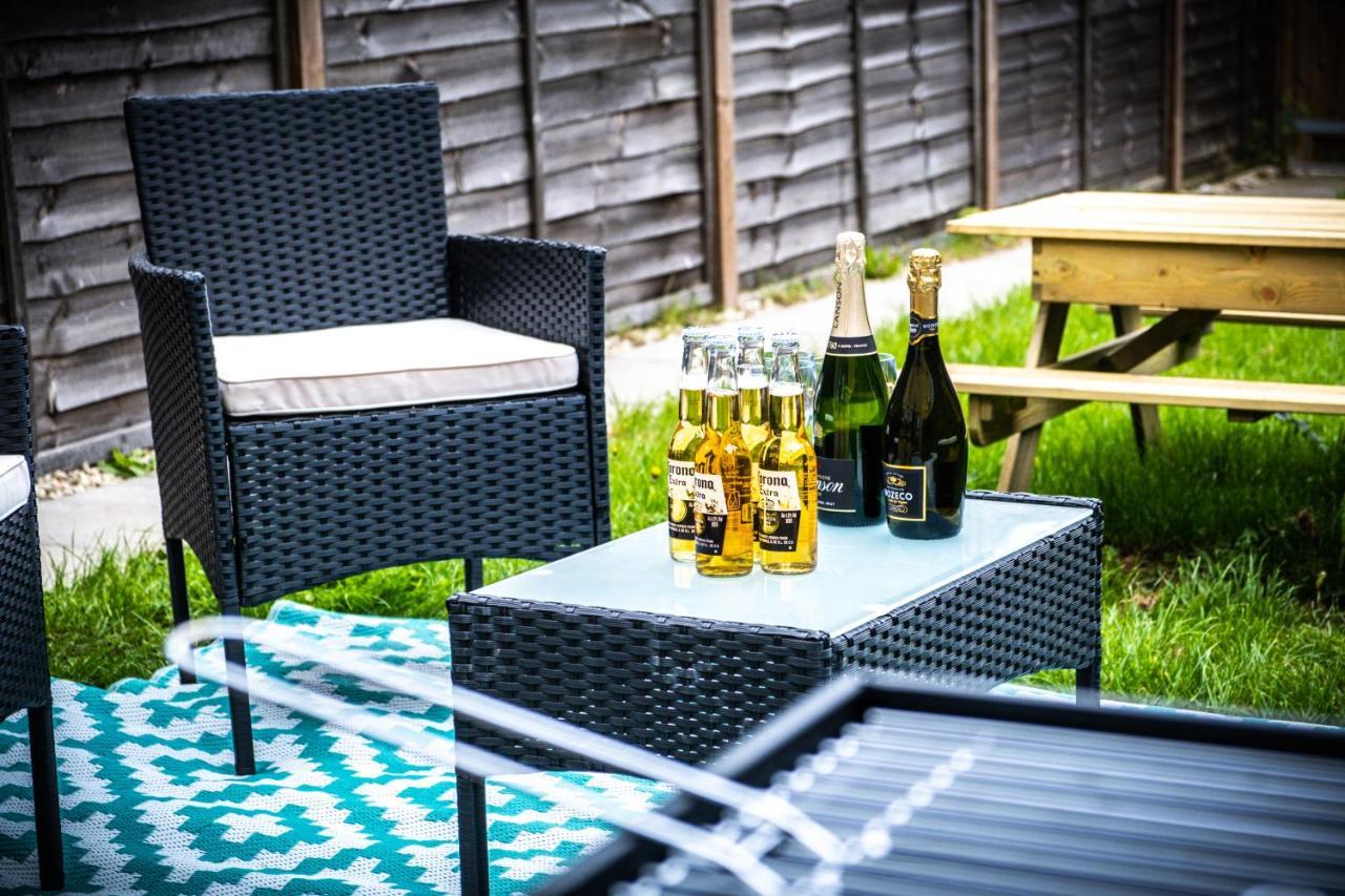 Luxury 2 Bed House City Centre ✘ Bbq & Garden ☆ Family Friendly→ Swingball & Outdoor Furniture - Free Parking → With 50 Inch Smart Tv, Free Netflix & Wifi ✘ Comfy Seating Area - By Maevela 버밍엄 외부 사진