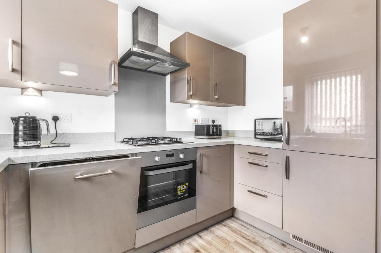 Luxury 2 Bed House City Centre ✘ Bbq & Garden ☆ Family Friendly→ Swingball & Outdoor Furniture - Free Parking → With 50 Inch Smart Tv, Free Netflix & Wifi ✘ Comfy Seating Area - By Maevela 버밍엄 외부 사진