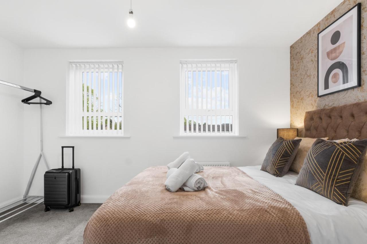 Luxury 2 Bed House City Centre ✘ Bbq & Garden ☆ Family Friendly→ Swingball & Outdoor Furniture - Free Parking → With 50 Inch Smart Tv, Free Netflix & Wifi ✘ Comfy Seating Area - By Maevela 버밍엄 외부 사진