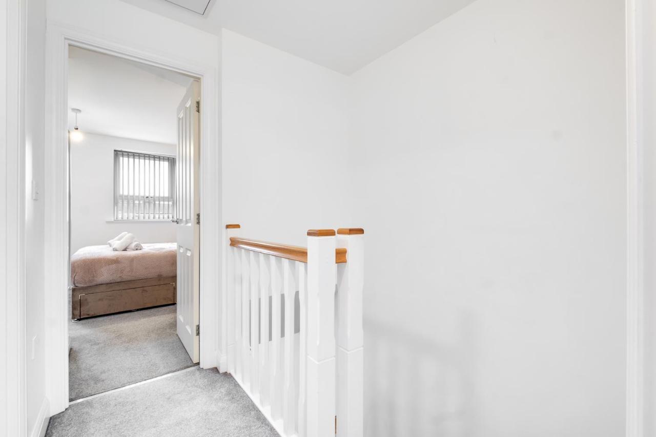 Luxury 2 Bed House City Centre ✘ Bbq & Garden ☆ Family Friendly→ Swingball & Outdoor Furniture - Free Parking → With 50 Inch Smart Tv, Free Netflix & Wifi ✘ Comfy Seating Area - By Maevela 버밍엄 외부 사진