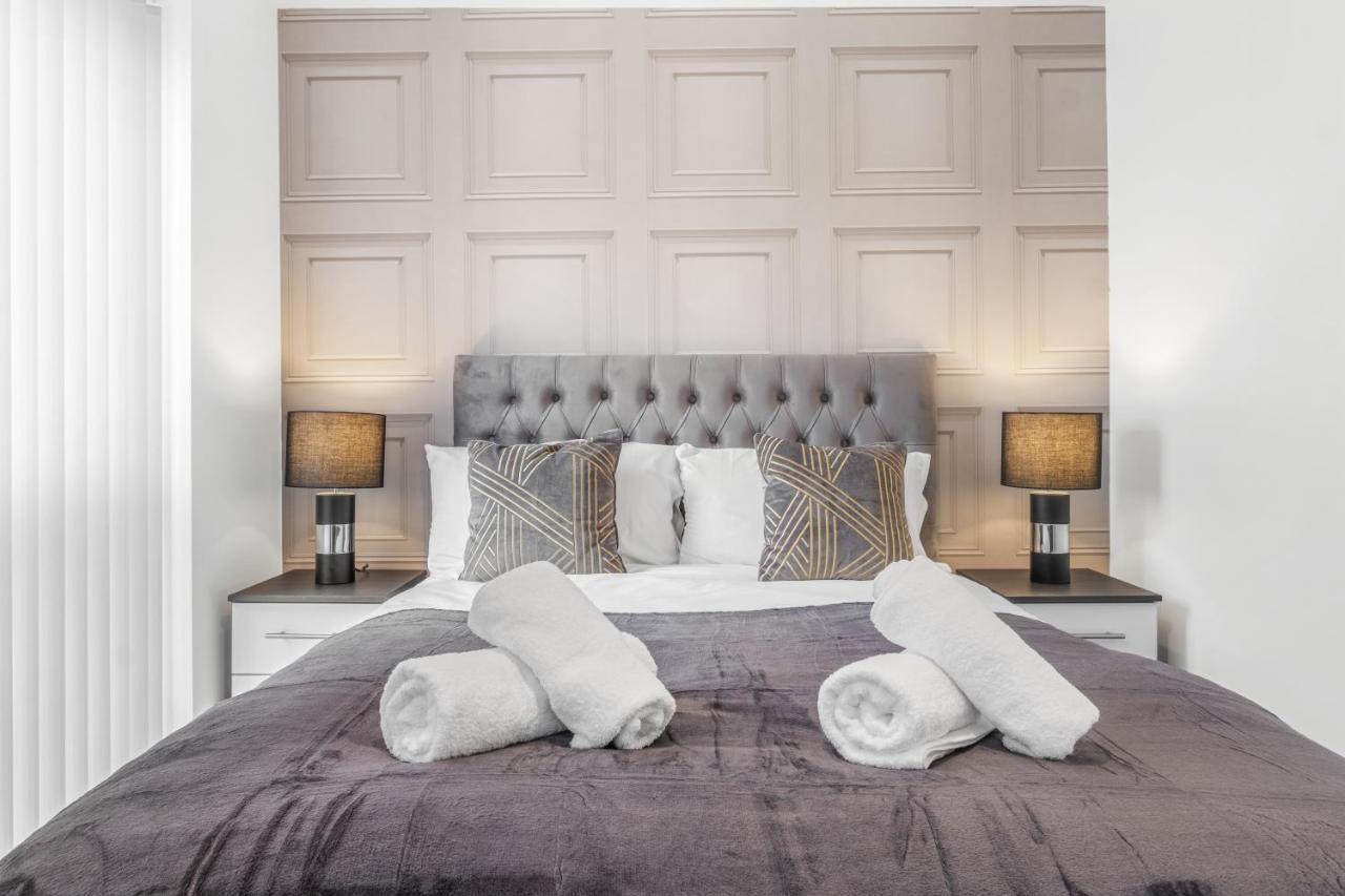 Luxury 2 Bed House City Centre ✘ Bbq & Garden ☆ Family Friendly→ Swingball & Outdoor Furniture - Free Parking → With 50 Inch Smart Tv, Free Netflix & Wifi ✘ Comfy Seating Area - By Maevela 버밍엄 외부 사진