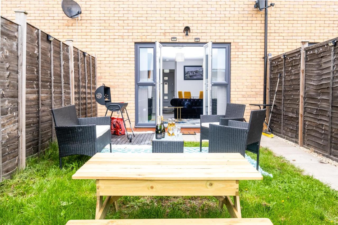 Luxury 2 Bed House City Centre ✘ Bbq & Garden ☆ Family Friendly→ Swingball & Outdoor Furniture - Free Parking → With 50 Inch Smart Tv, Free Netflix & Wifi ✘ Comfy Seating Area - By Maevela 버밍엄 외부 사진
